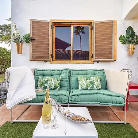 Newly Renovated Modern , Near C.c Yumbo Holiday home